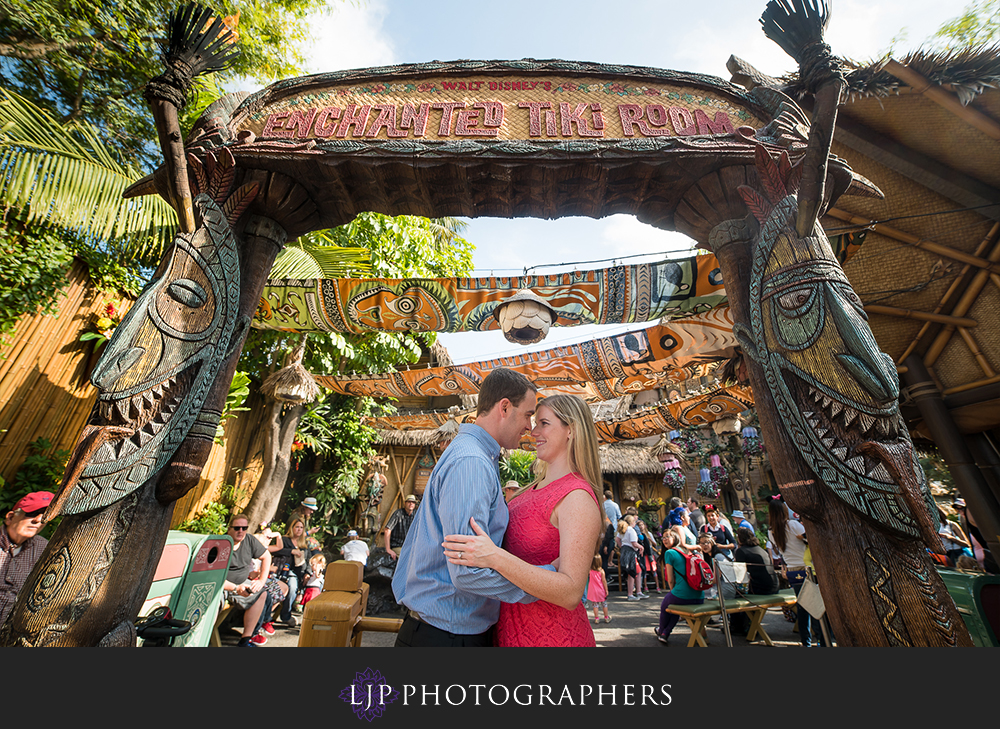 04-disneyland-anaheim-engagement-photography