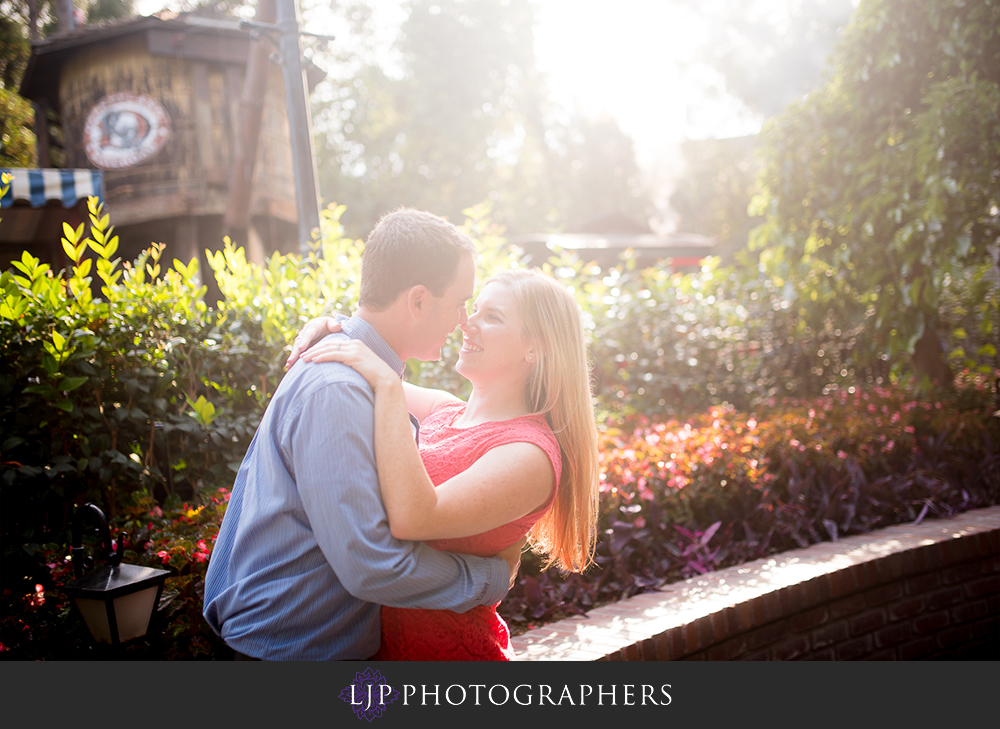 08-disneyland-anaheim-engagement-photography