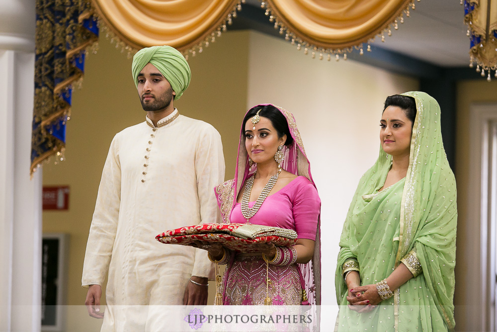 25-the-julia-morgan-ballroom-san-francisco-indian-wedding-photographer-baraat-wedding-ceremony-photos