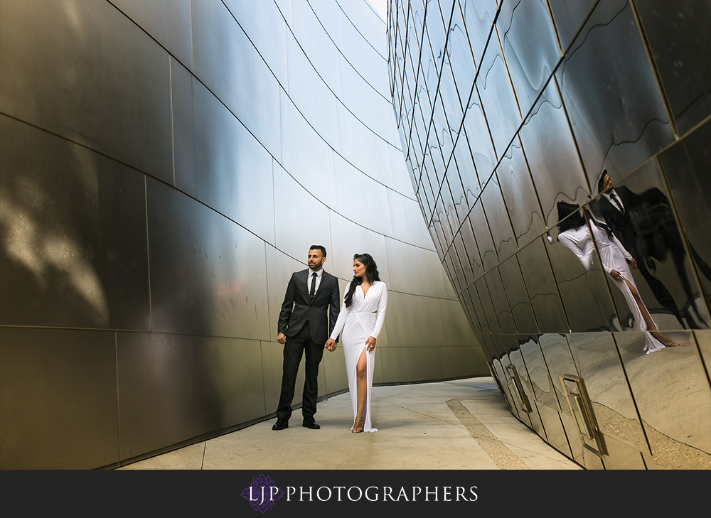 03-walt-disney-concert-hall-los-angeles-engagement-photographer