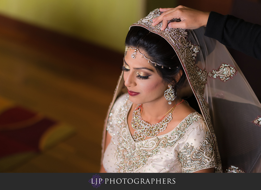 06-anaheim-marriott-indian-wedding-photographer-getting-ready-photos