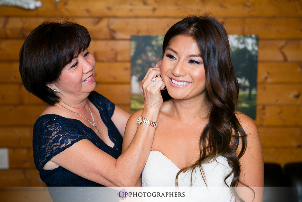 06-the-walnut-grove-wedding-photographer-getting-ready-photos