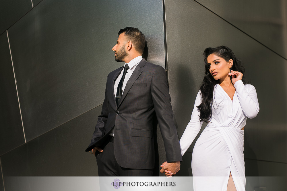 06-walt-disney-concert-hall-los-angeles-engagement-photographer