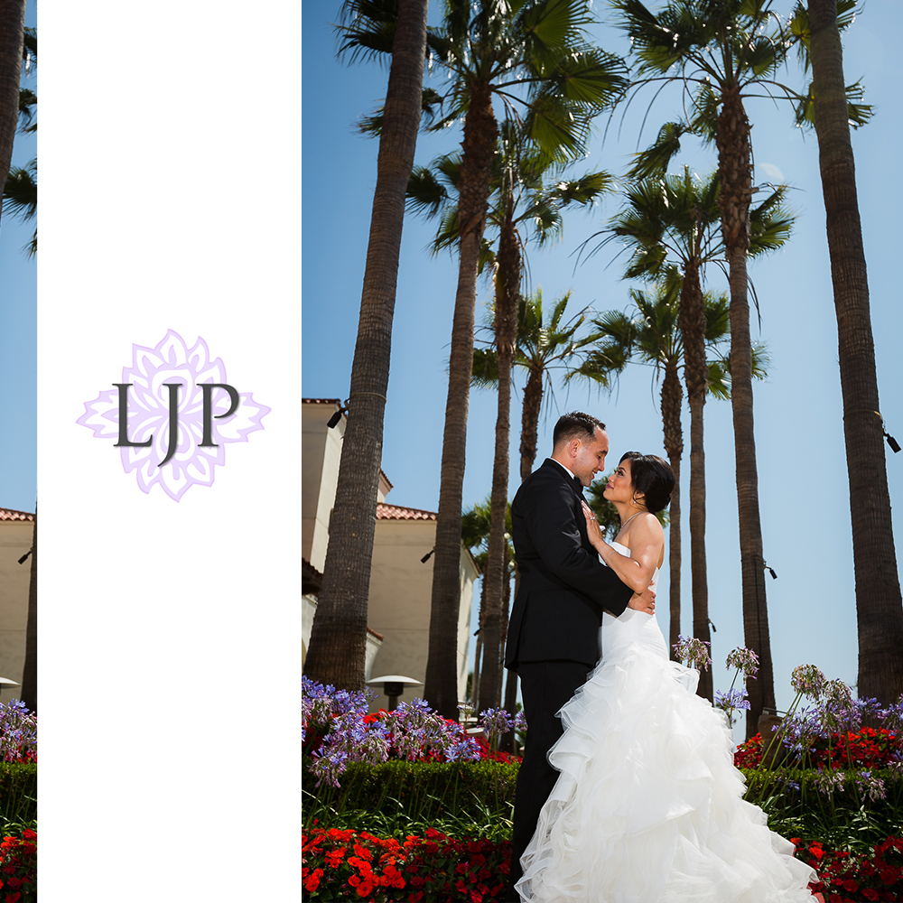 09-los-coyotes-country-club-wedding-photographer-first-look-wedding-party-photos