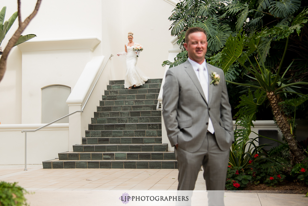 09-park-hyatt-aviara-resort-wedding-photographer-first-look-couple-session