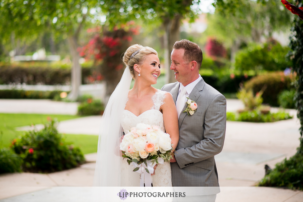 12-park-hyatt-aviara-resort-wedding-photographer-first-look-couple-session