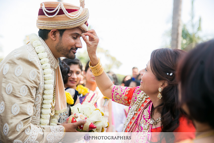 16-anaheim-marriott-indian-wedding-photographer-wedding-ceremony-photos