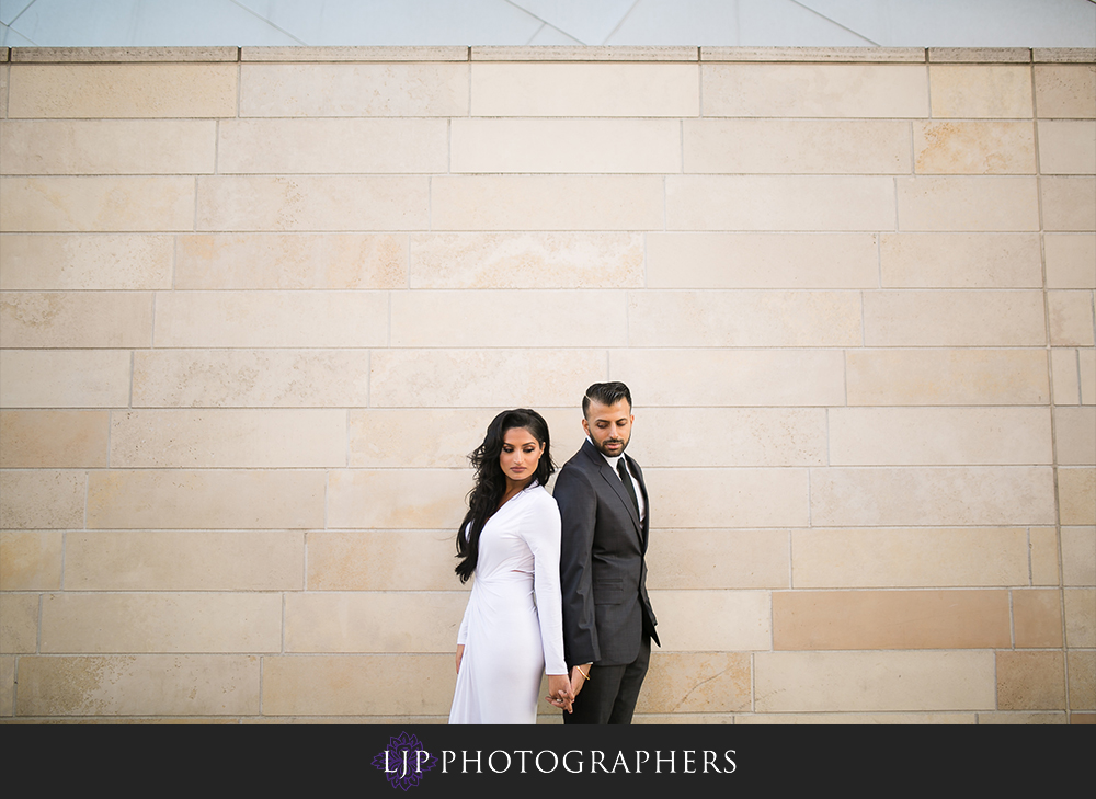 16-walt-disney-concert-hall-los-angeles-engagement-photographer