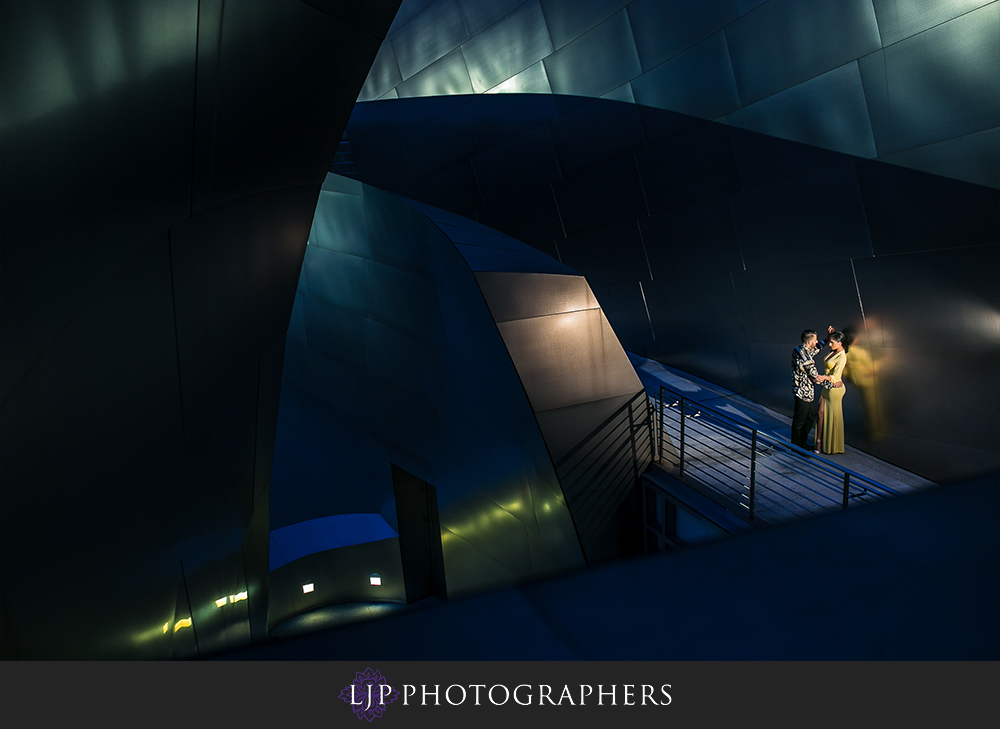 19-walt-disney-concert-hall-los-angeles-engagement-photographer