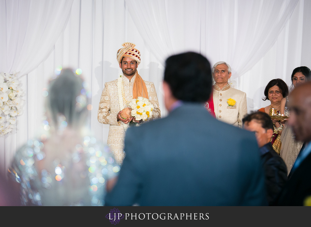 21-anaheim-marriott-indian-wedding-photographer-wedding-ceremony-photos