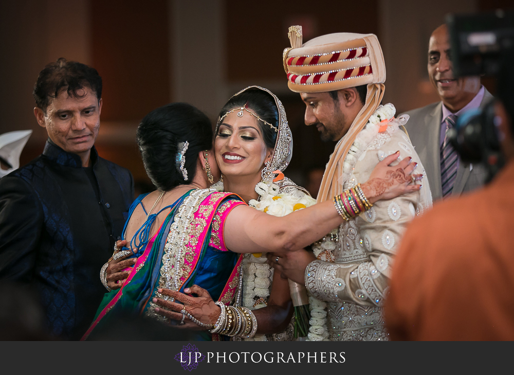 25-anaheim-marriott-indian-wedding-photographer-wedding-ceremony-photos