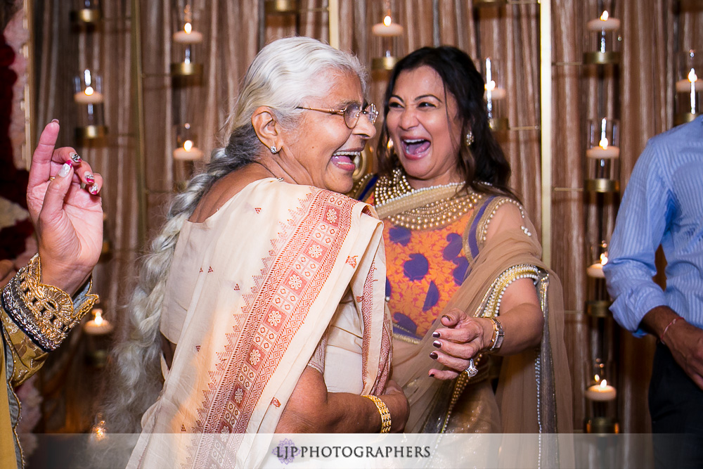 26-newport-beach-indian-reception-photos