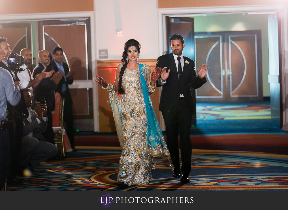 31-anaheim-marriott-indian-wedding-photographer-wedding-reception-photos