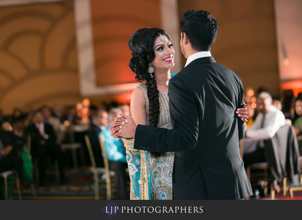 32-anaheim-marriott-indian-wedding-photographer-wedding-reception-photos