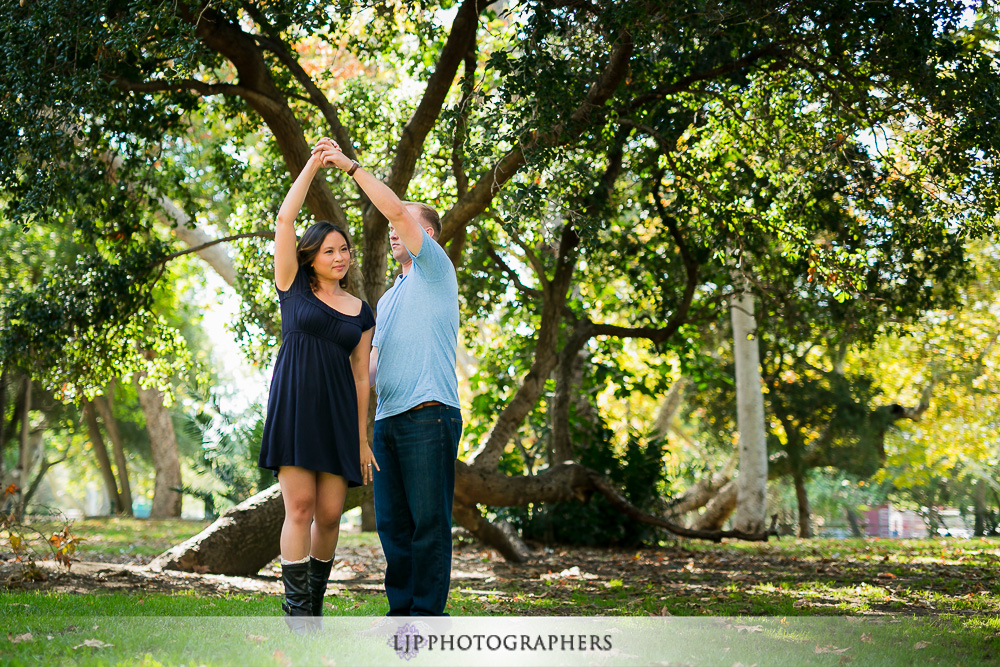 02-irvine-regional-park-engagement-photos