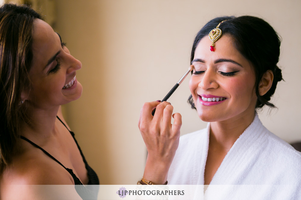 04-hilton-orange-county-costa-mesa-indina-wedding-photographer-getting-ready-photos