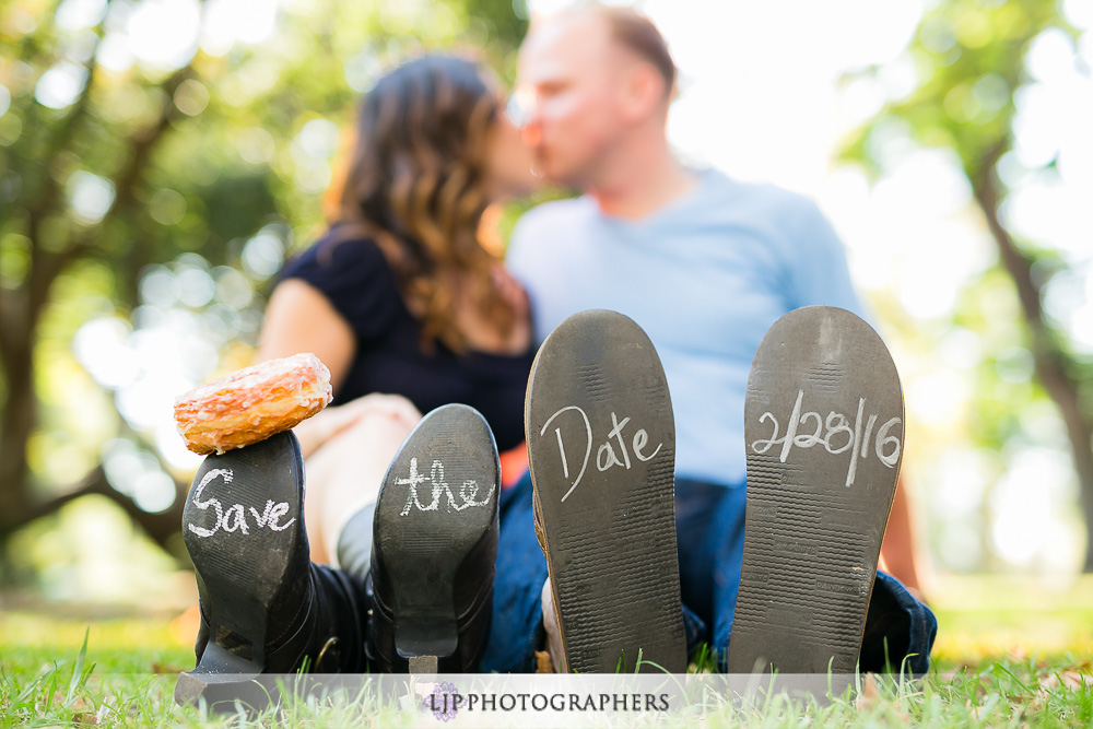 04-irvine-regional-park-engagement-photos