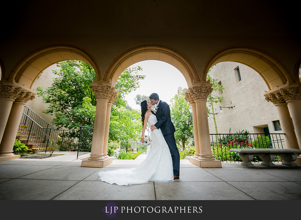 07-ultimate-sky-box-at-diamond-view-tower-san-diego-wedding-photographer-first-look-photos