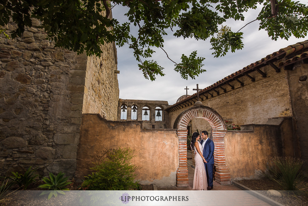 08-mission-san-juan-capistrano-engagement-photographer