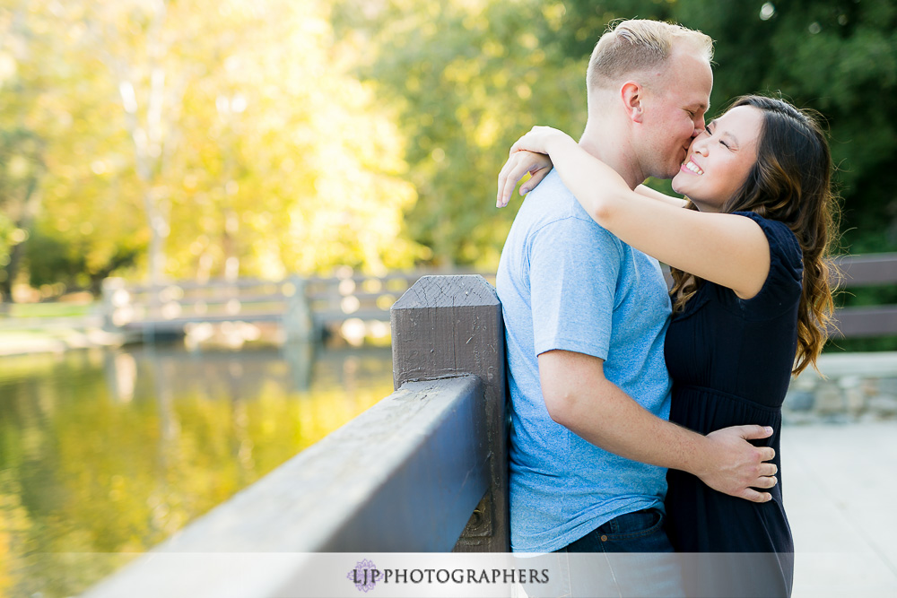 09-irvine-regional-park-engagement-photos