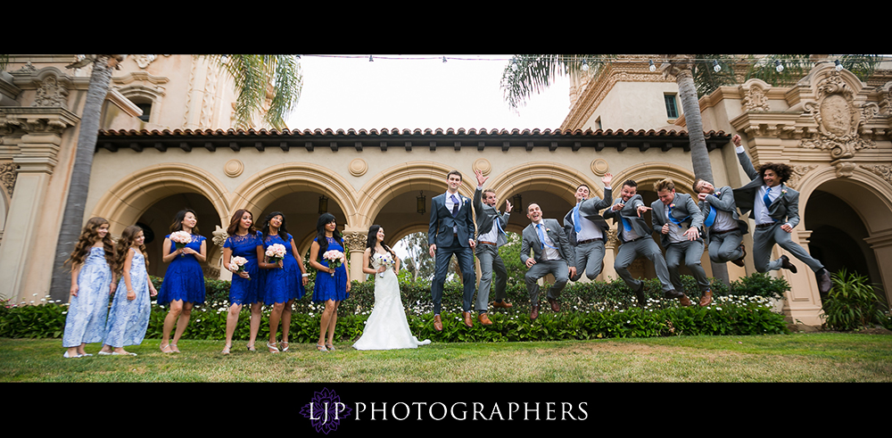 09-ultimate-sky-box-at-diamond-view-tower-san-diego-wedding-photographer-wedding-party-photos