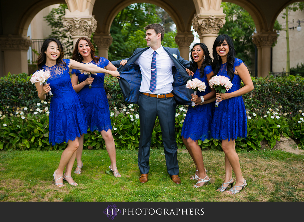 10-ultimate-sky-box-at-diamond-view-tower-san-diego-wedding-photographer-wedding-party-photos