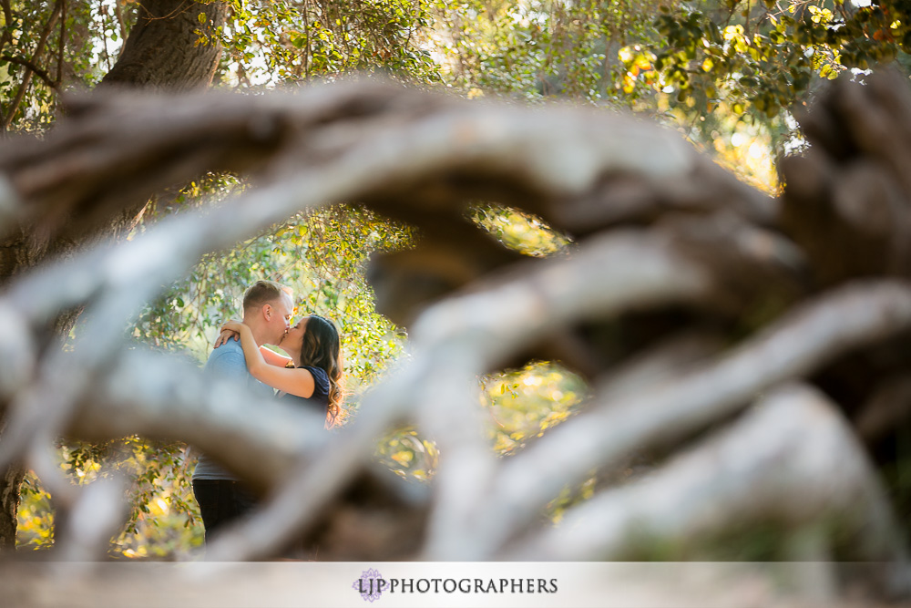 11-irvine-regional-park-engagement-photos