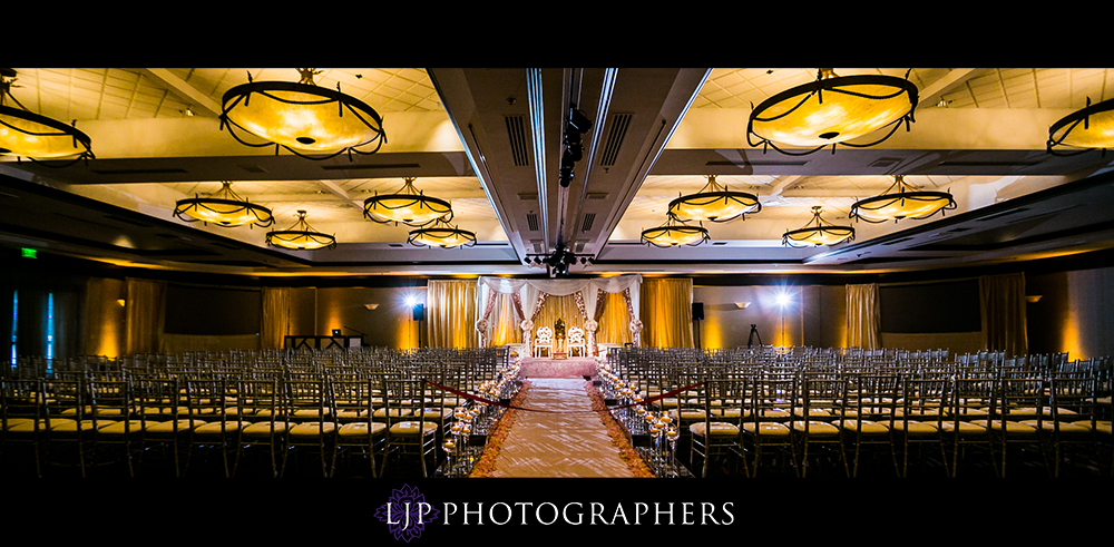 14-hilton-orange-county-costa-mesa-indina-wedding-photographer-wedding-ceremony-photos