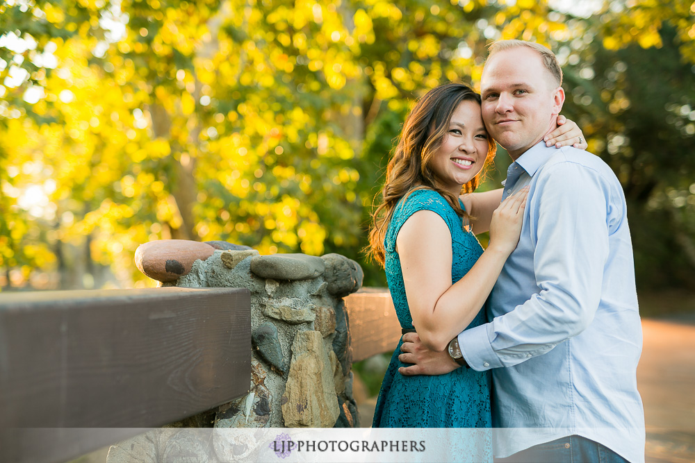 16-irvine-regional-park-engagement-photos