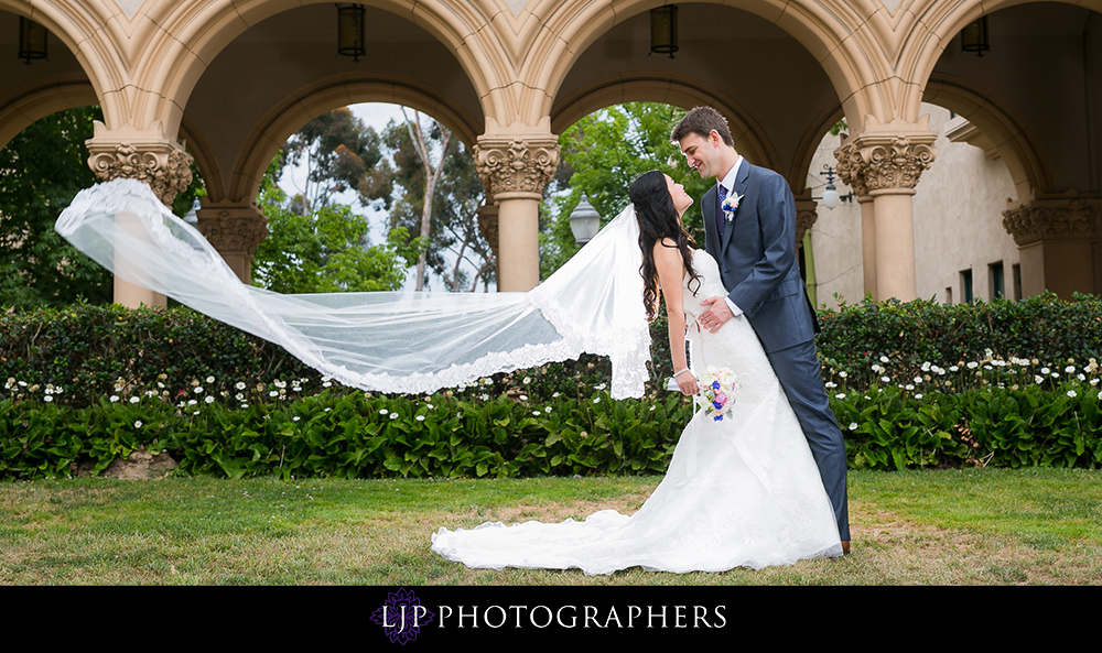 16-ultimate-sky-box-at-diamond-view-tower-san-diego-wedding-photographer-couple-session-photos