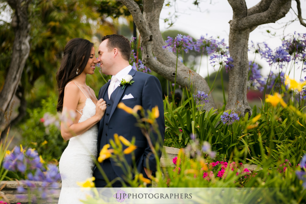 20-adamson-house-malibu-wedding-photographer-wedding-first-look-wedding-party-photos