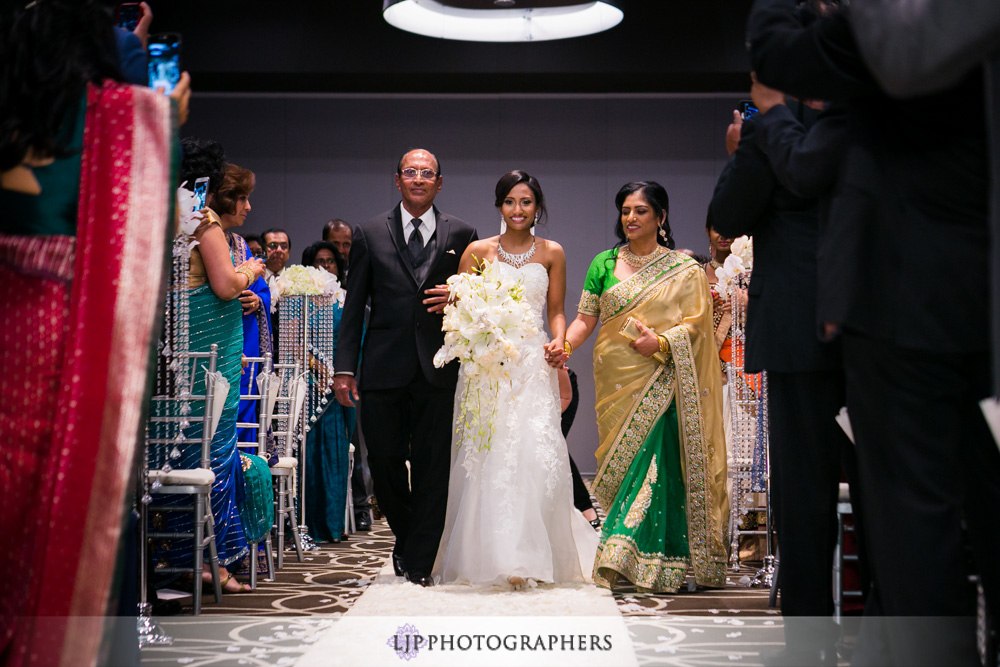 22-taglyan-complex-wedding-photographer-wedding-ceremony-photos