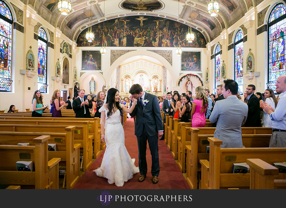 22-ultimate-sky-box-at-diamond-view-tower-san-diego-wedding-photographer-wedding-ceremony-photos