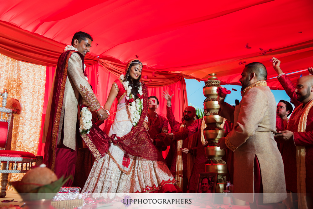 25-hummingbird-nest-ranch-indian-wedding-photographer-wedding-ceremony-photos