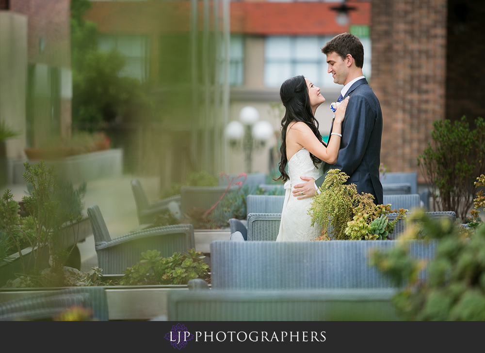 25-ultimate-sky-box-at-diamond-view-tower-san-diego-wedding-photographer-couple-session-photos