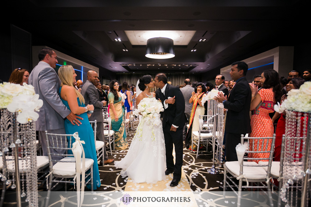 26-taglyan-complex-wedding-photographer-wedding-ceremony-photos