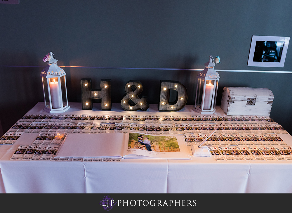 26-ultimate-sky-box-at-diamond-view-tower-san-diego-wedding-photographer-wedding-reception-photos