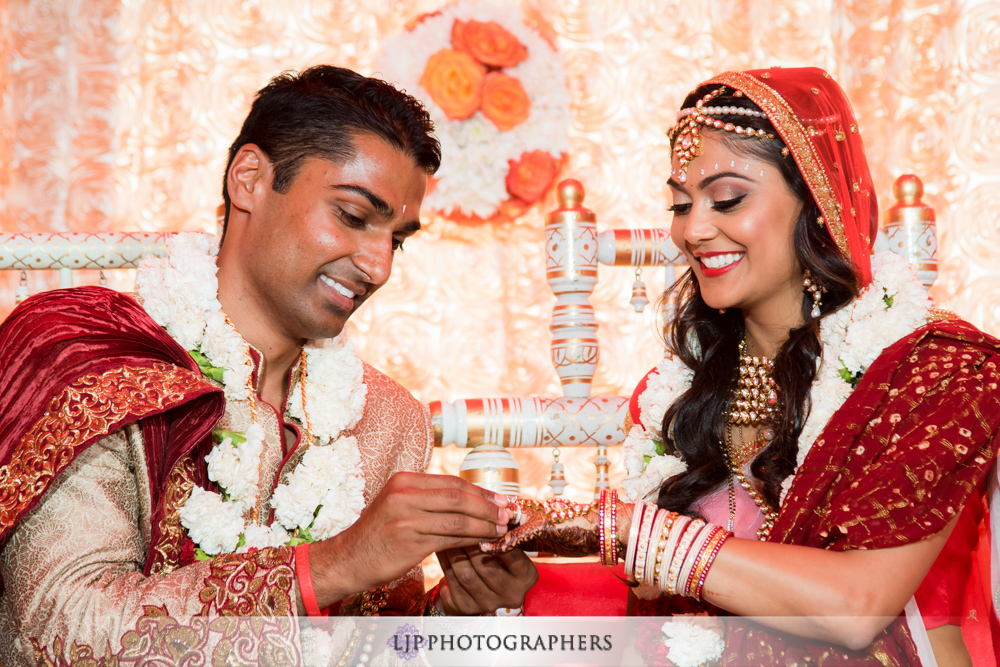 27-hummingbird-nest-ranch-indian-wedding-photographer-wedding-ceremony-photos