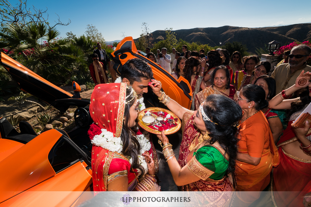 28-hummingbird-nest-ranch-indian-wedding-photographer-wedding-ceremony-photos