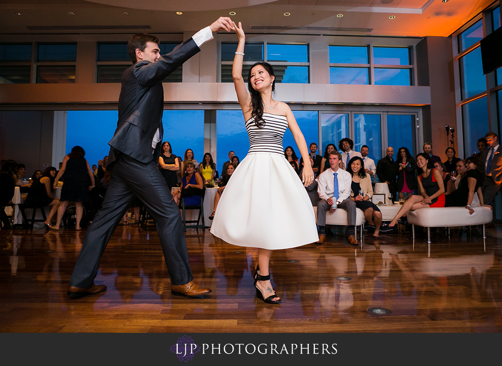 28-ultimate-sky-box-at-diamond-view-tower-san-diego-wedding-photographer-wedding-reception-photos