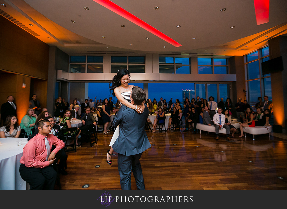 29-ultimate-sky-box-at-diamond-view-tower-san-diego-wedding-photographer-wedding-reception-photos