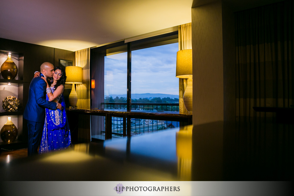 31-hilton-orange-county-costa-mesa-indina-wedding-photographer-wedding-reception-photos