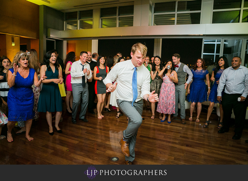 33-ultimate-sky-box-at-diamond-view-tower-san-diego-wedding-photographer-wedding-reception-photos