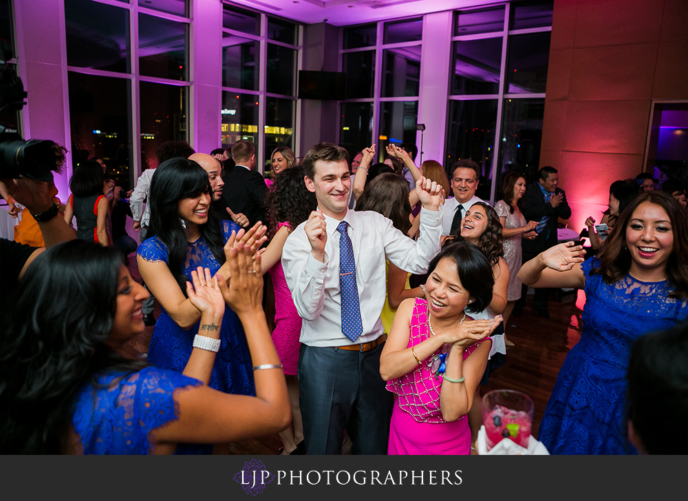 35-ultimate-sky-box-at-diamond-view-tower-san-diego-wedding-photographer-wedding-reception-photos