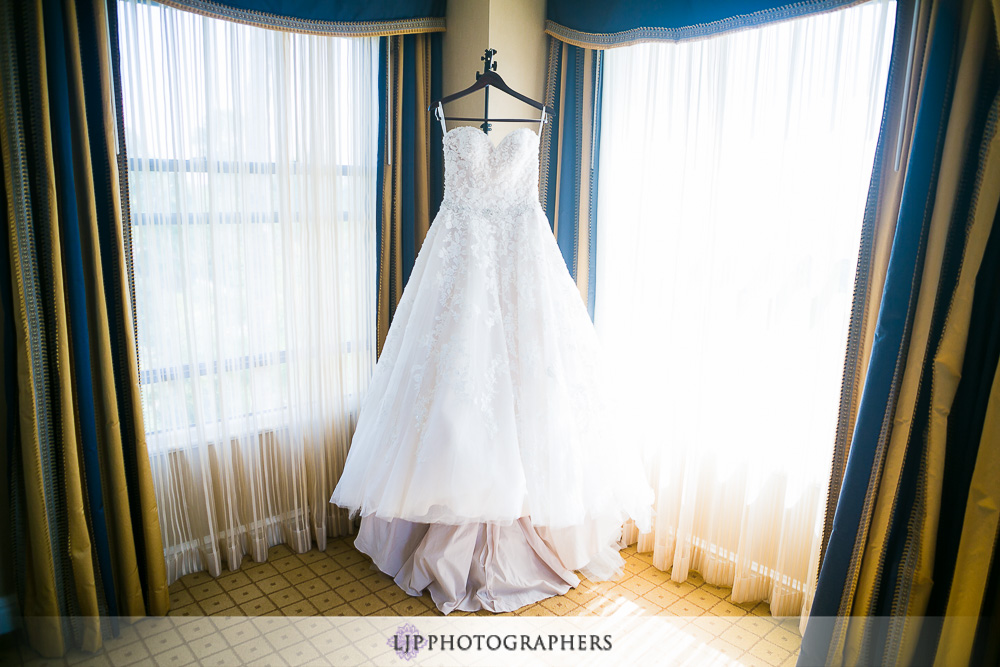 01-the-langham-huntington-pasadena-wedding-photographer-getting-ready-photos