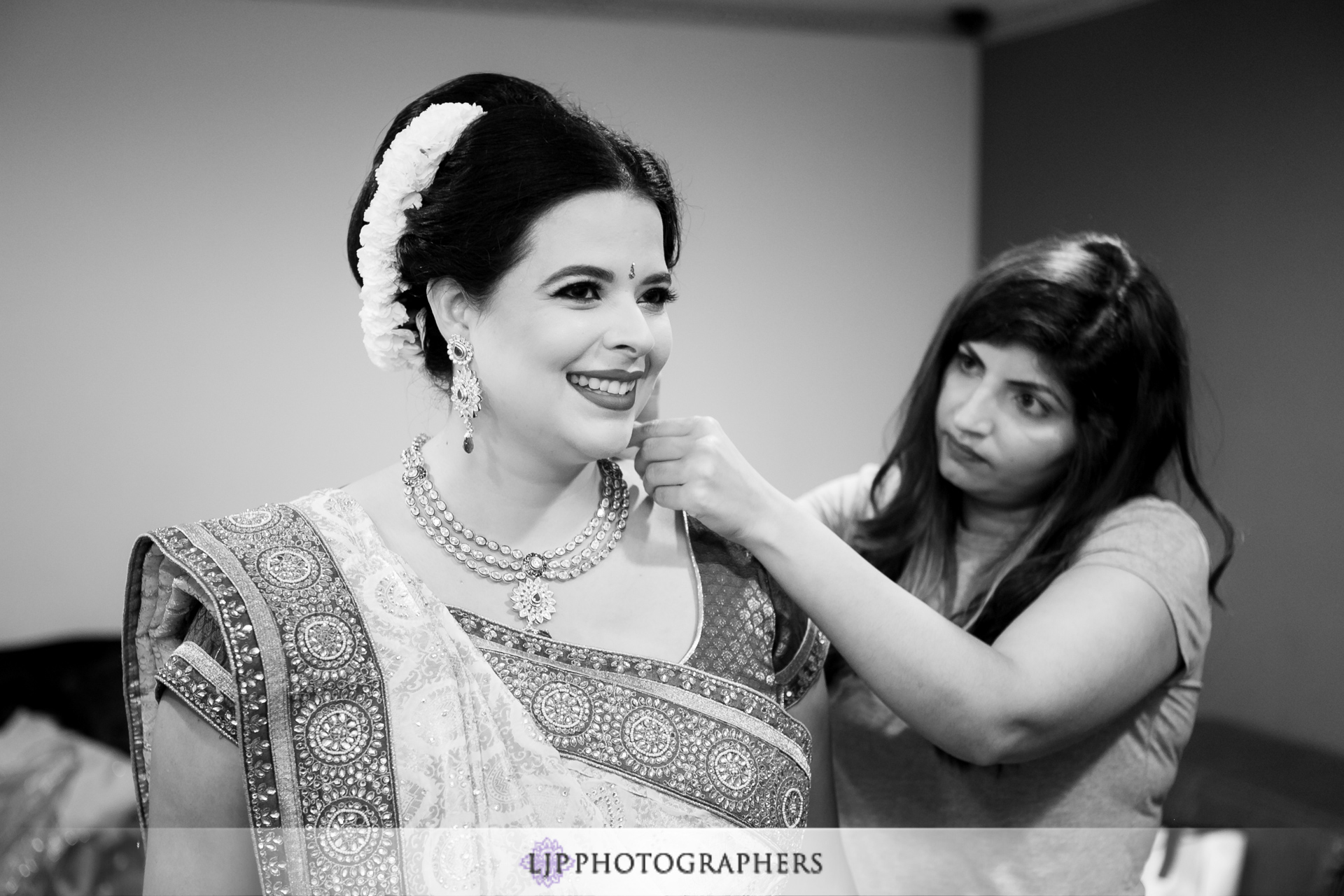 02-le-foyer-ballroom-north-hollywood-indian-wedding-photographer-getting-ready-photos