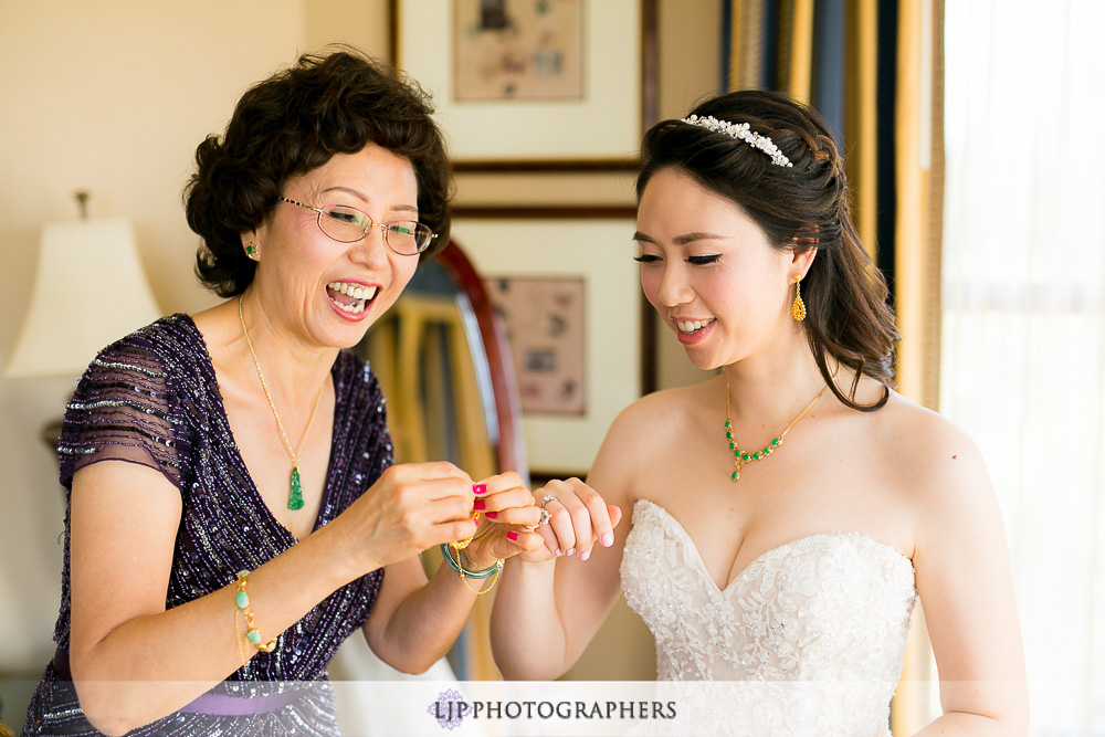 03-the-langham-huntington-pasadena-wedding-photographer-getting-ready-photos