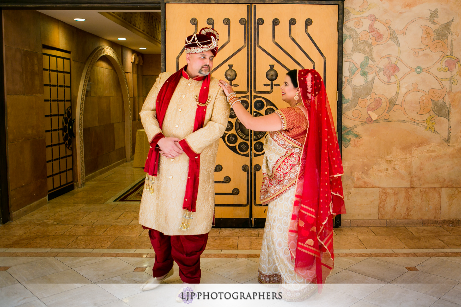 05-le-foyer-ballroom-north-hollywood-indian-wedding-photographer-first-look-couple-session-photos