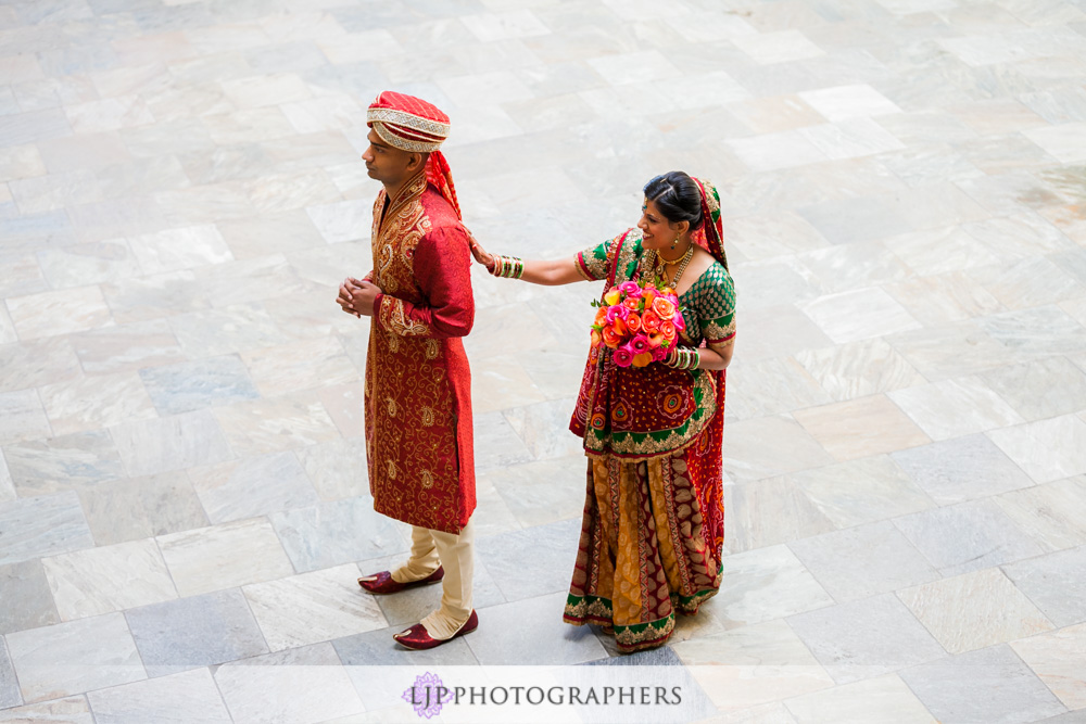 08-newport-beach-marriott-hotel-indian-wedding-photographer-first-look-couple-session-photos