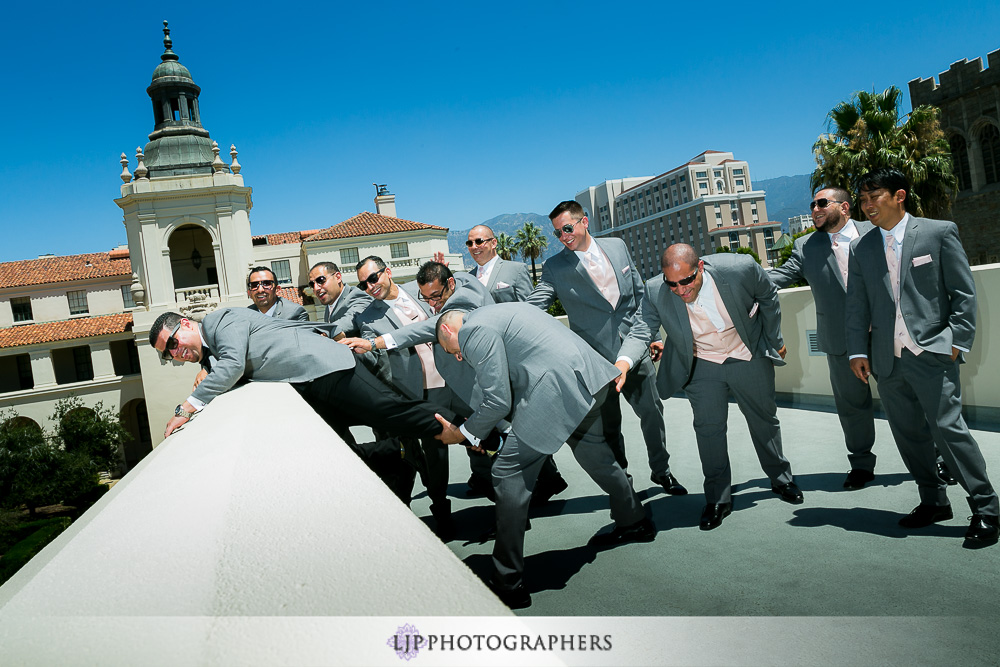 09-la-banquets-glenoaks-ballroom-wedding-photographer-getting-ready-photos